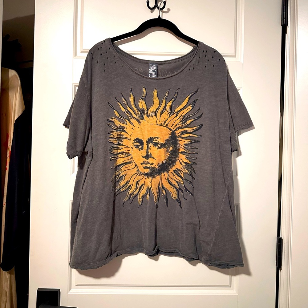 Magnolia Pearl Sunburst T-shirt. One Size fits most.  Oversized
